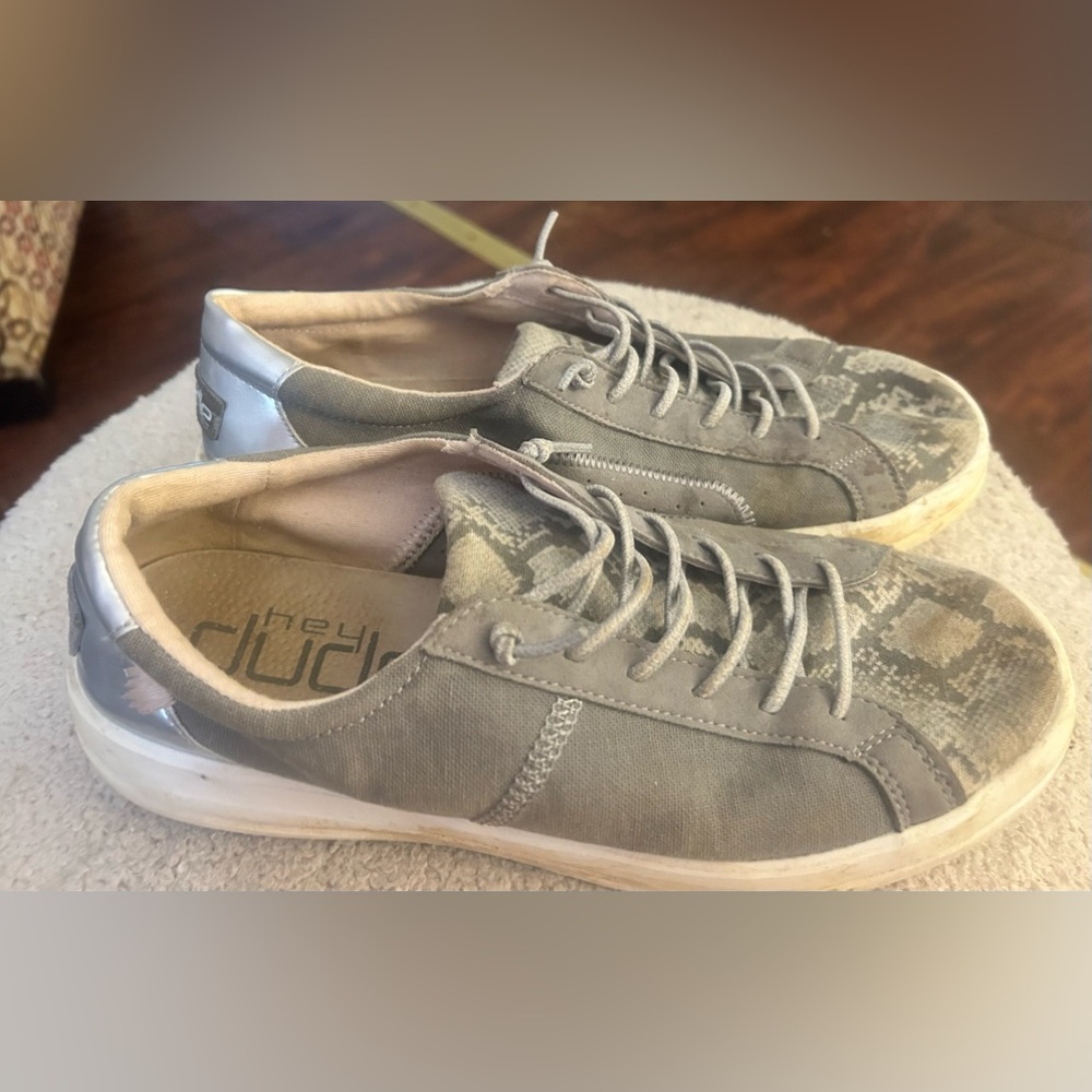 Ladies shoes